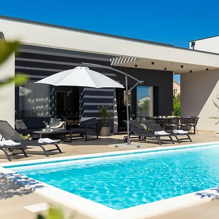 بيت للعطل M Luxury فوديس