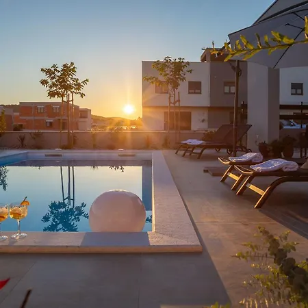 M Luxury بيت للعطل