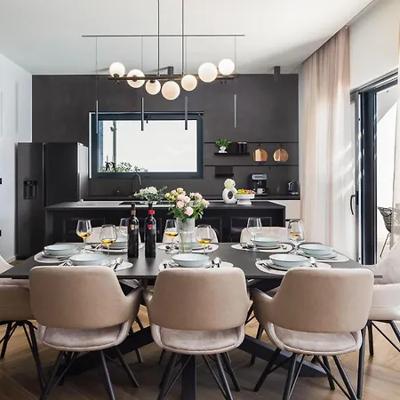 M Luxury بيت للعطل فوديس