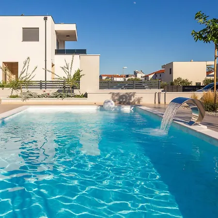 M Luxury * فوديس